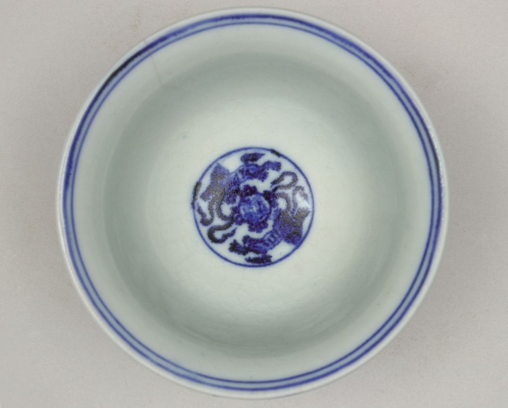 图片[2]-Blue and white pressure cup (lion ball center)-China Archive